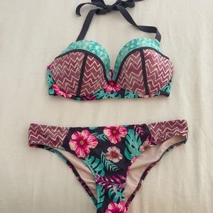 Gorgeous floral underwire bikini